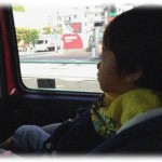 【戒め】暑い日に、車で息子と銀行に行ったら息子がお留守番してるという。全然混んでなかったし1分くらいで戻れそうだったから、エアコンそのままに私だけ銀行にいった。そしたら…