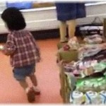 【GJ】友人と買い物に行った落ち着いた雰囲気の店で、暴走している子供が。突撃していって、他の客に体当たりを繰り返す。母親は何故かニコニコ。やがて子供は、俺達をターゲットにロックオン……