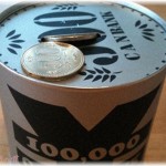 【泥ママ】テレビ台の上に置いておいた500円貯金の缶が盗まれた。しかしそれの中に入っているのは1円玉とクワガタの死骸なんだけどな…