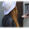 【スカッとする話】鍵を落として家に入れなくなったんだけど、幸い家には姑が！しかし姑、面倒くさいという理由でインターホンにも家電にも携帯にも反応しない。なんとか小さい窓から家に入った私は…